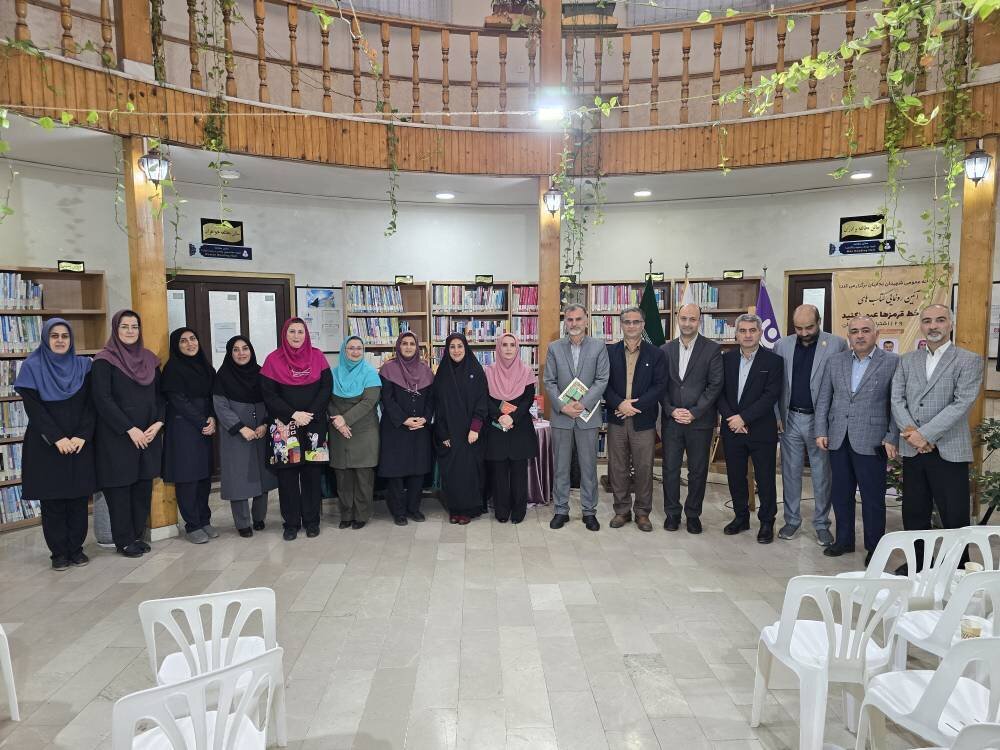 رونمایی از کتابهای «از این خط قرمزها عبور نکنید» و «داستانهایی از جنس عشق» در کتابخانه شهیدان نجاریان بابل