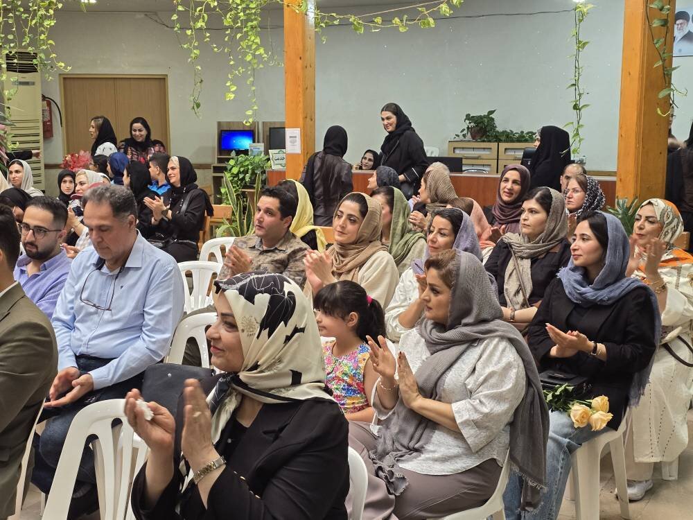 رونمایی از کتابهای «از این خط قرمزها عبور نکنید» و «داستانهایی از جنس عشق» در کتابخانه شهیدان نجاریان بابل