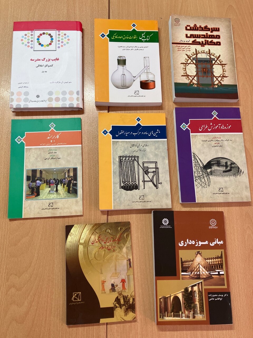اهدای بالغ بر هزار جلد کتاب به کتابخانه عمومی سید سجاد و سیده فاطمه موسوی زنجان