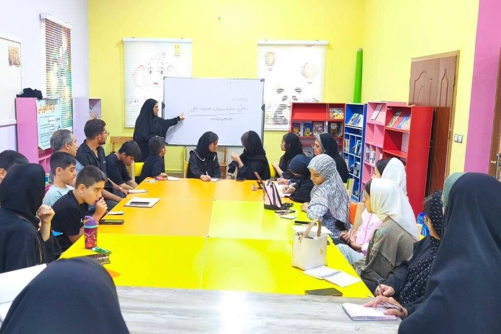جنگ نابرابر کتاب و موبایل؛ کتابخانهای که تصمیم گرفت نبازد