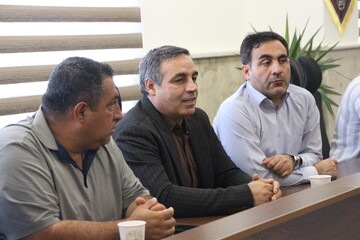 محبوب رضایی، رئیس شورای روستای مرتضی گرد/ مراسم واگذاری خودرو برای کتابخانه سیار توسط دهیاری مرتضی گرد به اداره کتابخانه های عمومی شهرستان تهران