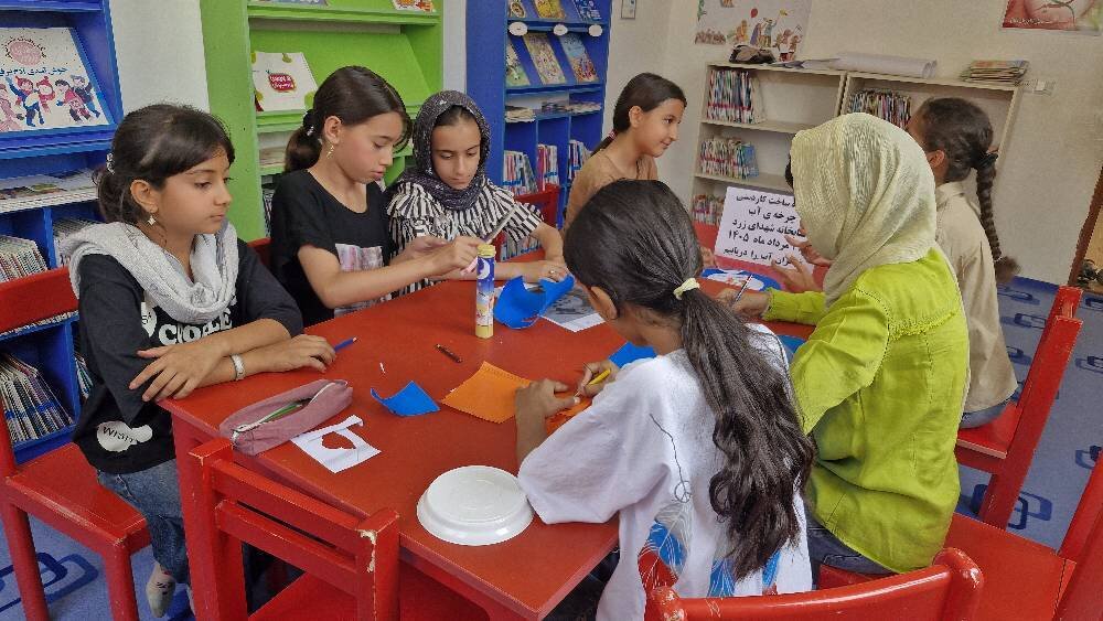 برگزاری کارگاه آموزشی ساخت «چرخه آب» در کتابخانه شهدای روستای زرد