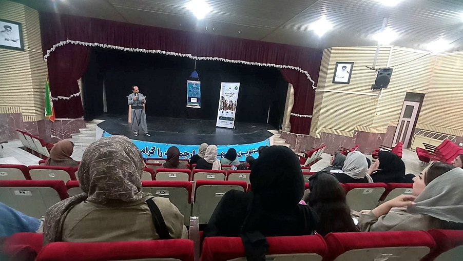 کارگاه آموزشی «فرزندپروری آگاهانه» با هدف توانمندسازی والدین در کتابخانه شهید امینی سقز برگزار شد