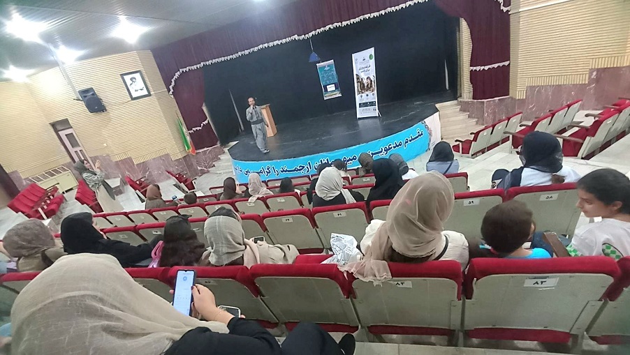 کارگاه آموزشی «فرزندپروری آگاهانه» با هدف توانمندسازی والدین در کتابخانه شهید امینی سقز برگزار شد