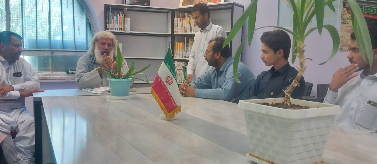 نشست تخصصی «تاریخخوانی» با محوریت بررسی وقایع ۲۸ مرداد در کتابخانه شهید بهشتی خاش برگزار شد