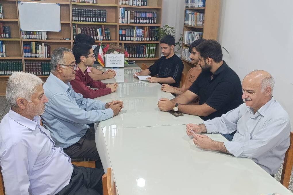 نشست تاریخخوانی «مشروطه و کودتای ۲۸ مرداد» در کتابخانههای عمومی نور و گلوگاه برگزار شد