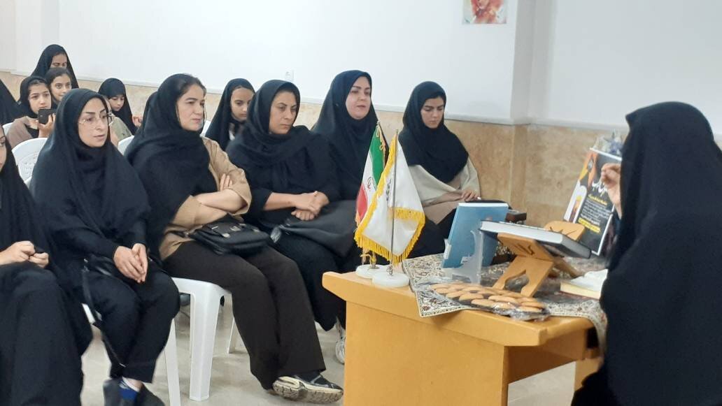 کتاب «بر سر سفره عهد» در کتابخانه حضرت زینب (س) شهرستان اسرم نقد و خوانش شد