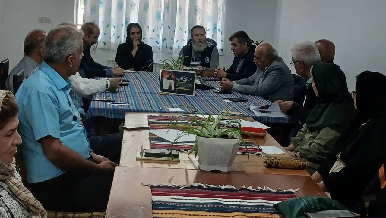 کتاب «آلاشت، شهر جاجیم‌های رنگارنگ» در کتابخانه شهدای آلاشت نقد و بررسی شد