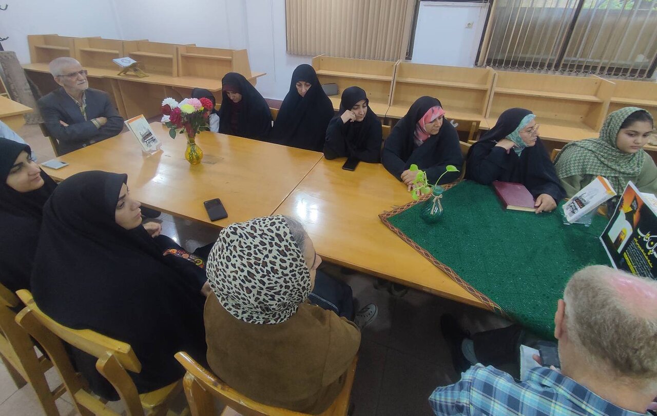 کتاب «دیدار در هاید پارک» در کتابخانه شیخ فضل‌الله تفضلی بهشهر نقد و بررسی شد