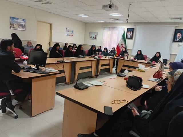 جلسه تبیین و محفل قرآنی «تسنیم» اداره‌کل کتابخانه‌های عمومی استان سمنان برگزار شد