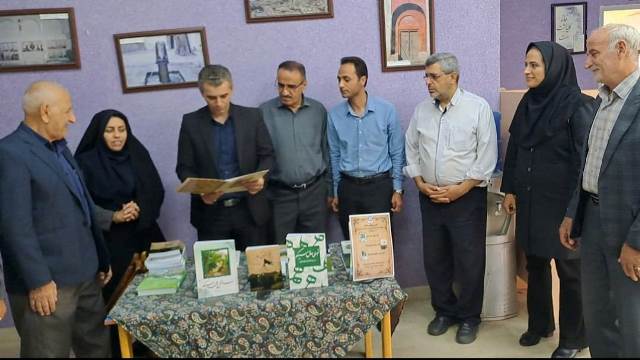 جلسه انجمن کتابخانههای عمومی شهمیرزاد برگزار شد/ رونمایی از سه عنوان کتاب