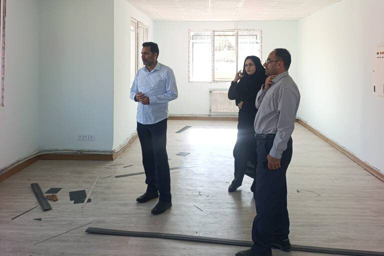 آماده‌سازی کتابخانه شهید مومنی ارمو برای بازگشت به چرخه خدمت‌رسانی