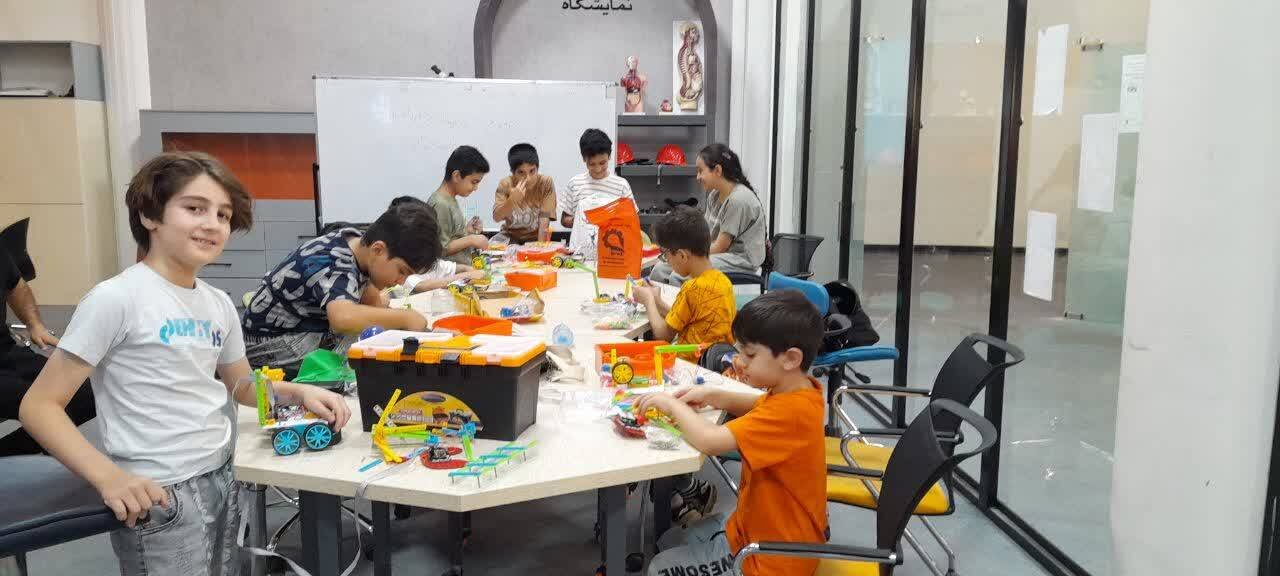 درخشش مربی دوره رباتیک و اعضا کتابخانه مرکزی خرمآباد در رقابتهای هوش مصنوعی آیروکاپ