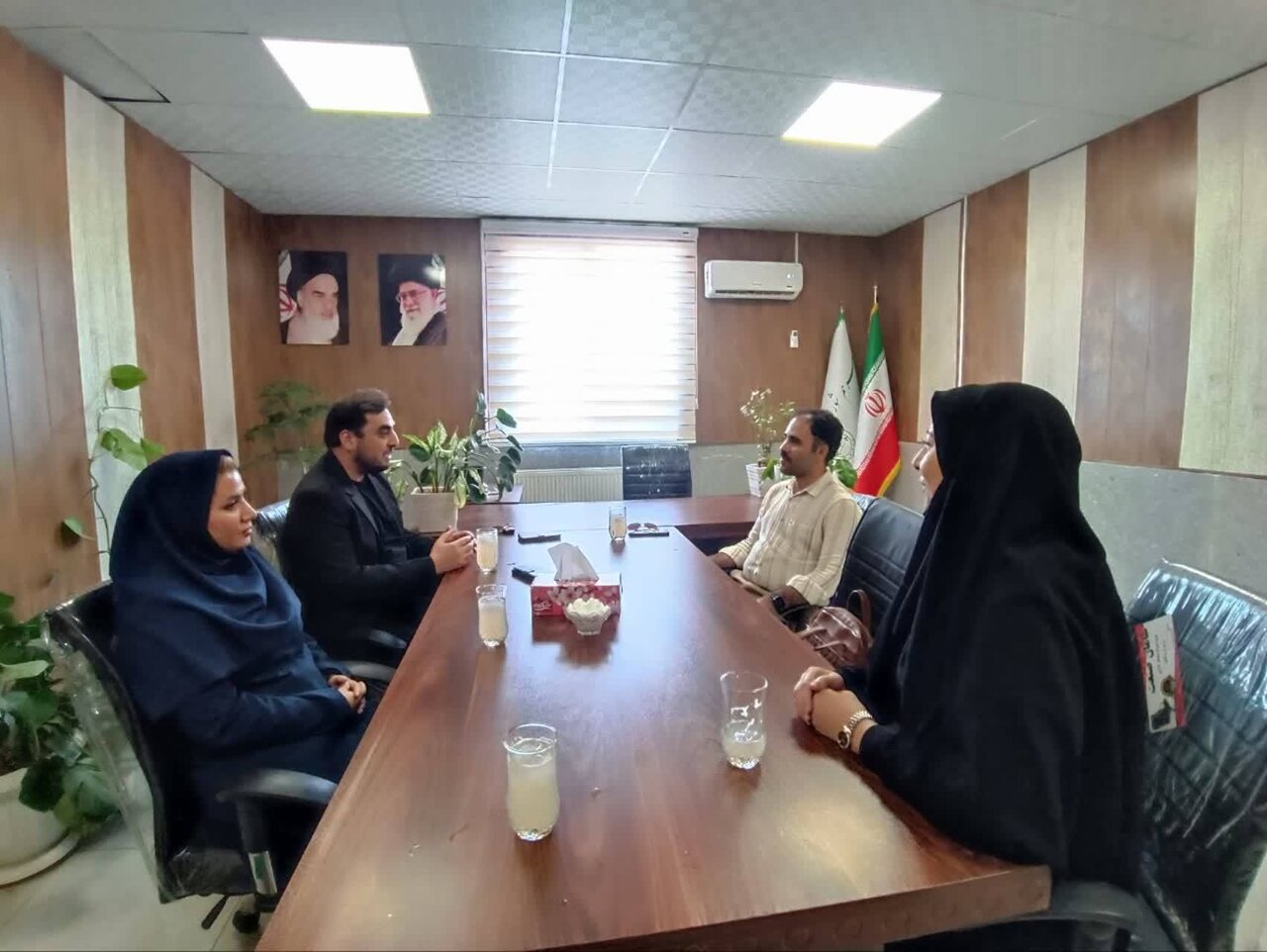 بازدید کارشناس امور کتابخانه‌های استان تهران از کتابخانه شهید شهریاری قشلاق ملارد