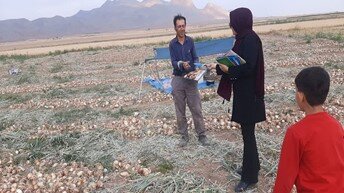 کتاب، مهمان کوچنشینان شهرستان فریدن شد