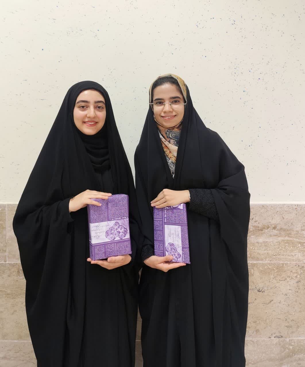 تقدیر از دو چهره برتر کتابخوانی شهر طالخونچه