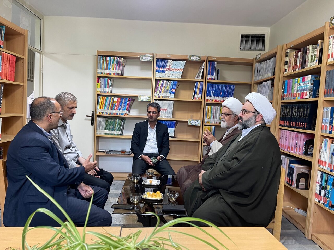 توسعه همکاری کتابخانه‌های عمومی و ستاد اقامه نماز جمعه برای ترویج فرهنگ مطالعه در رودبار قصران