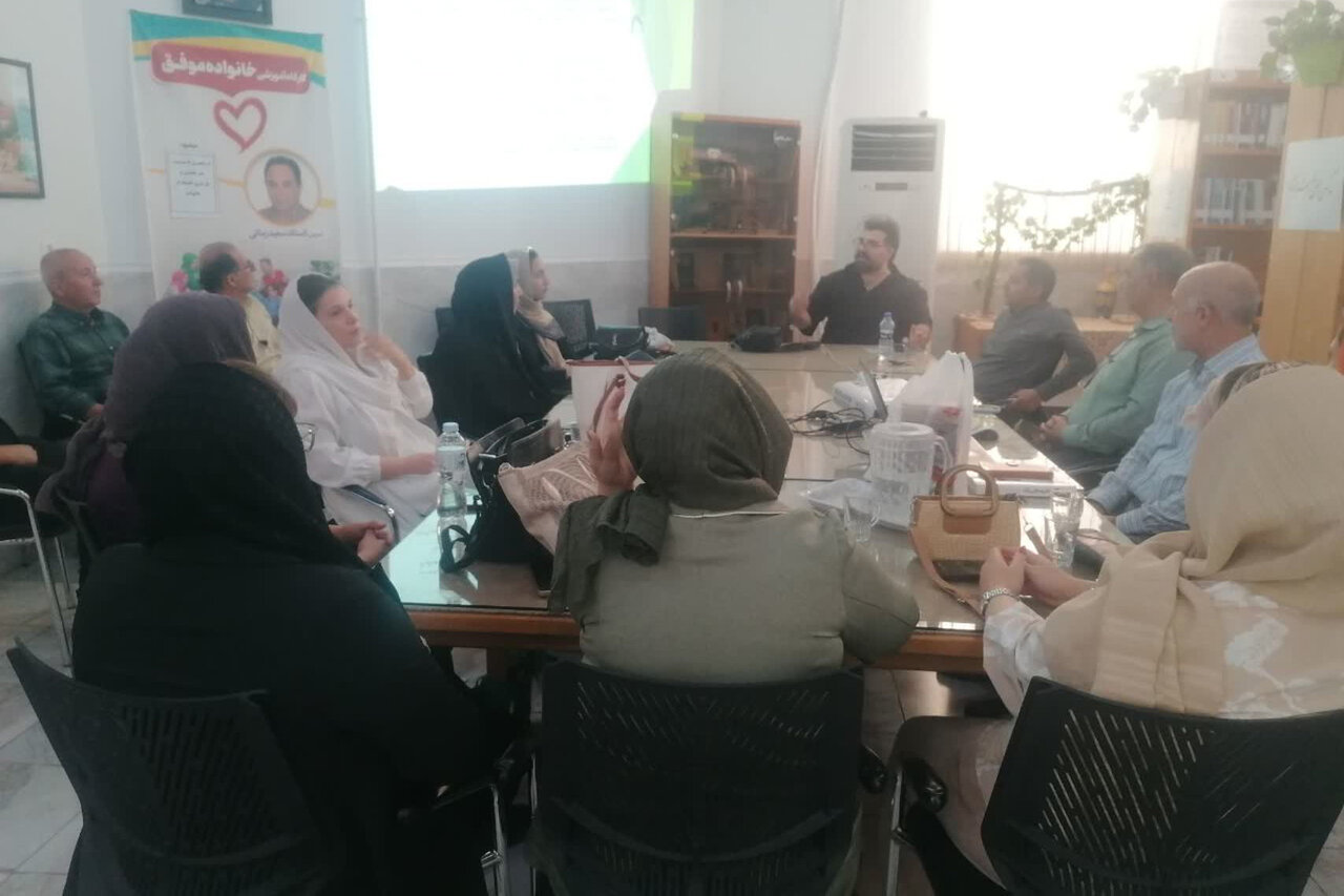 توانمندسازی خانواده‌ها در کتابخانه حضرت ولیعصر (عج) شهر ساوه