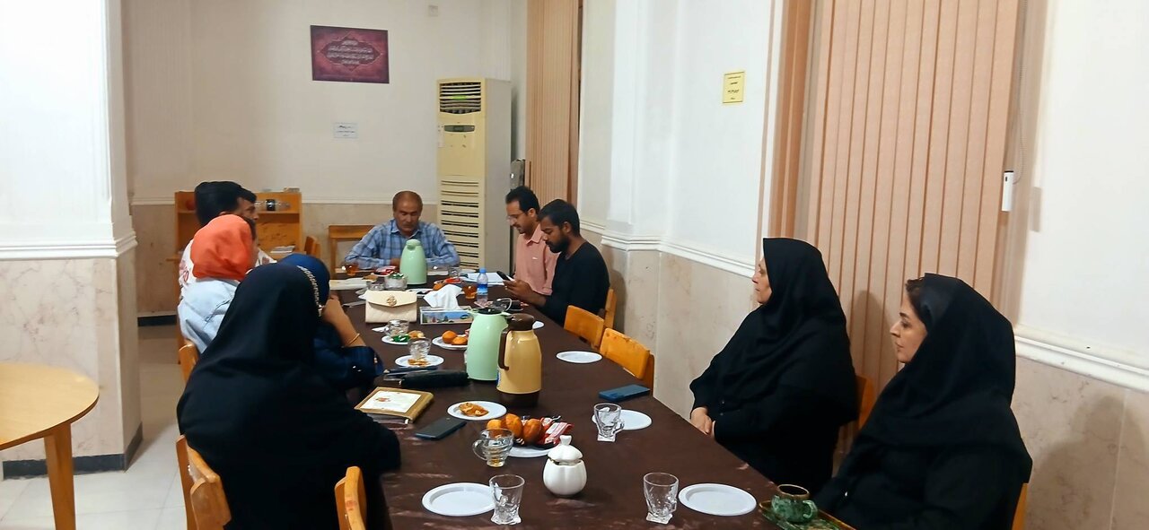 محفل شعرخوانی در کتابخانه عمومی ساحل چابهار