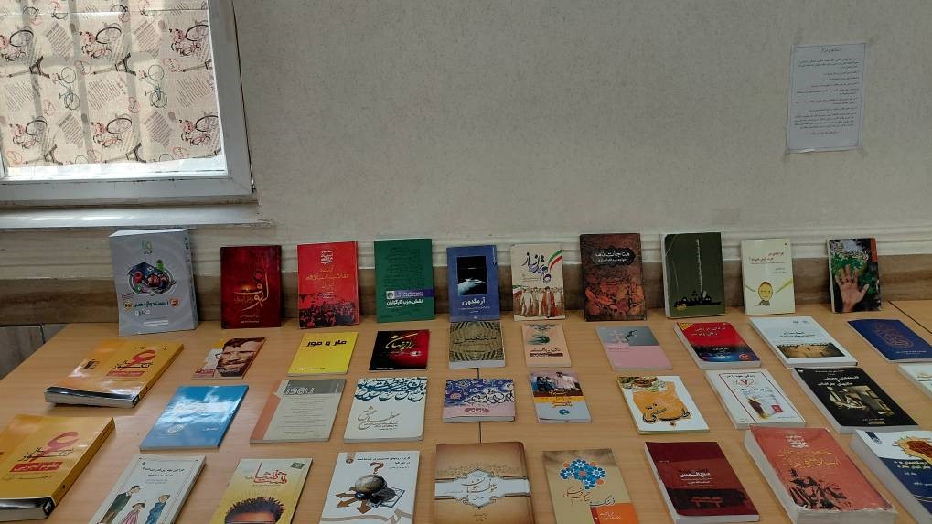 اهدای ۴۰ جلد کتاب به کتابخانه عمومی شهید مدرس هندیجان