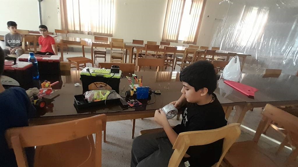 شرکت کودکان و نوجوانان در رقابت رباتیک کتابخانه شهید مسعود پیشبهار