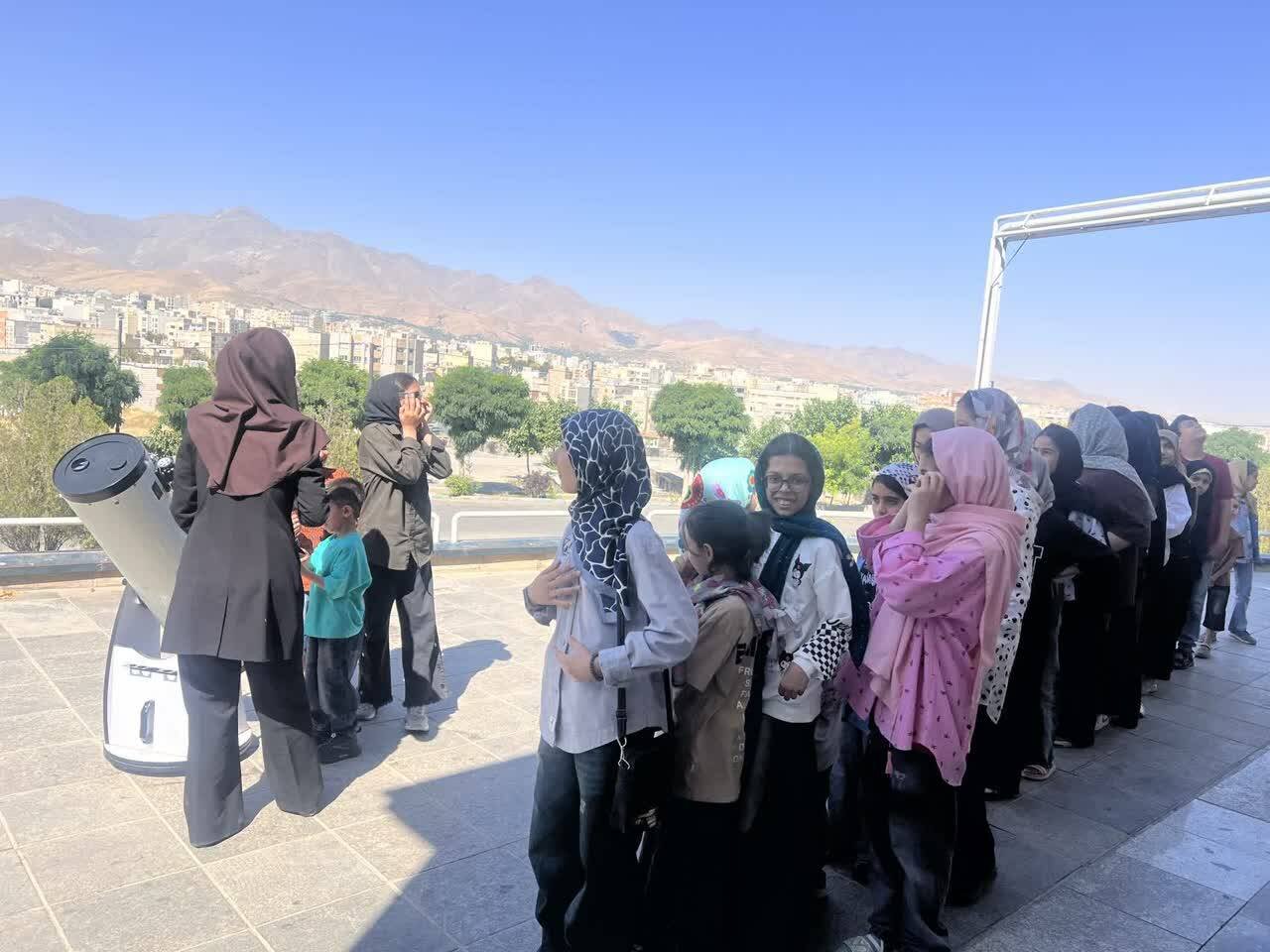 بازدید علمی اعضای کتابخانه «حماسه سی‌مهر» همدان از رصدخانه ابن‌صلاح