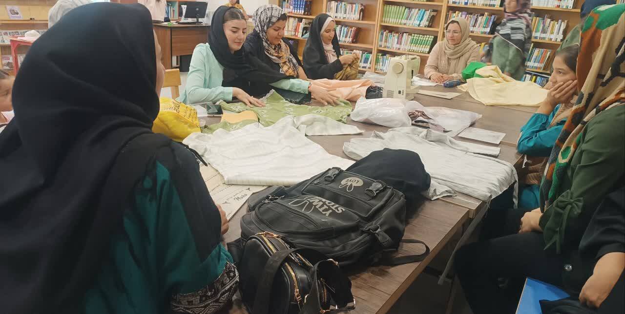 برگزاری دوره آموزش خیاطی با هدف توانمندسازی بانوان در کتابخانه المهدی (عج) وفرجین