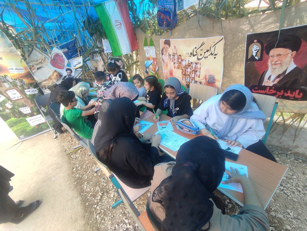 ویژهبرنامه «شهدا همیار کتاب» در روستای شیرداری برگزار شد