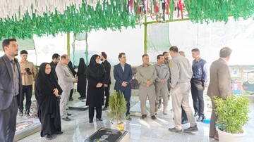 تجدید میثاق مدیرکل و کارکنان کتابخانه‌های عمومی لرستان با آرمان‌های شهدا در آغاز هفته دولت