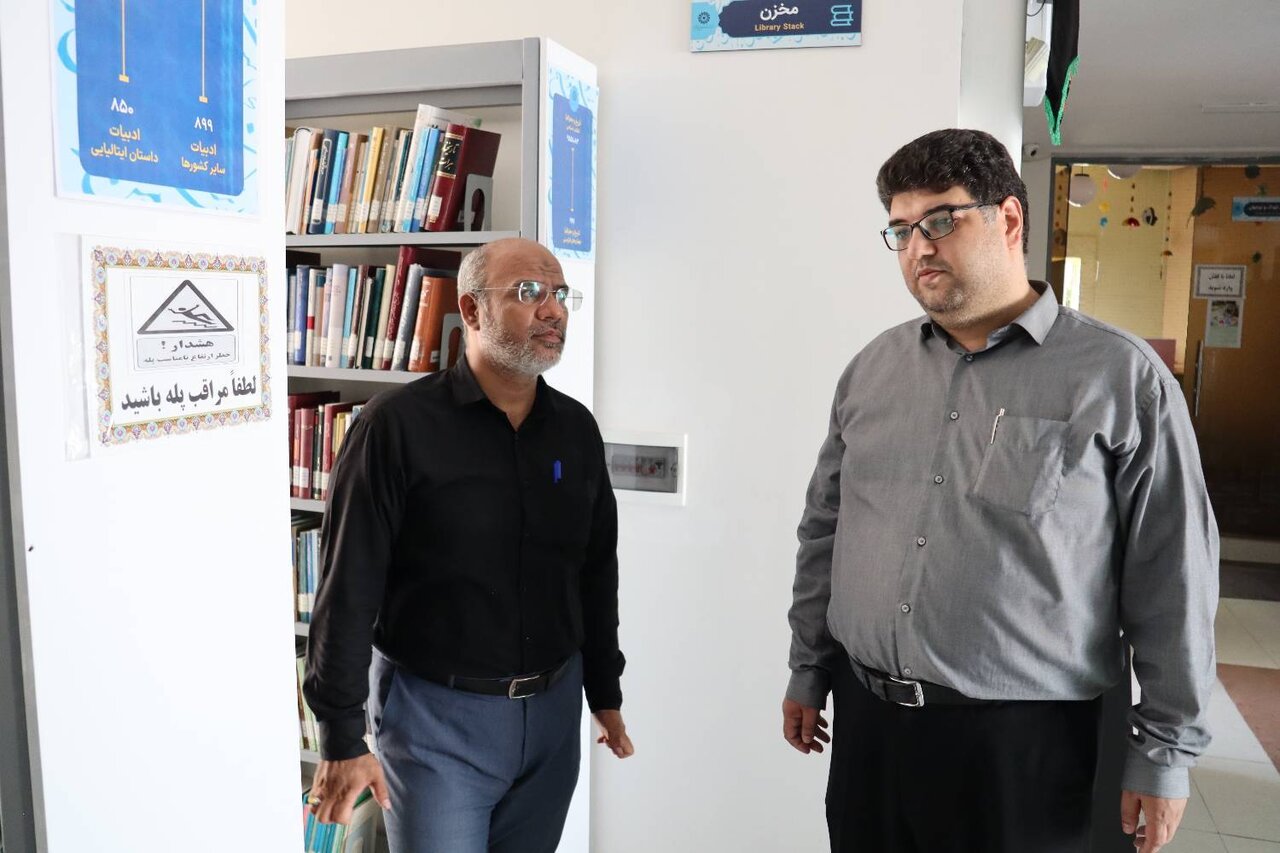بازدید مدیر ستاد هماهنگی کانونهای فرهنگی هنری مساجد استان قزوین از کتابخانه عمومی عارف قزوینی