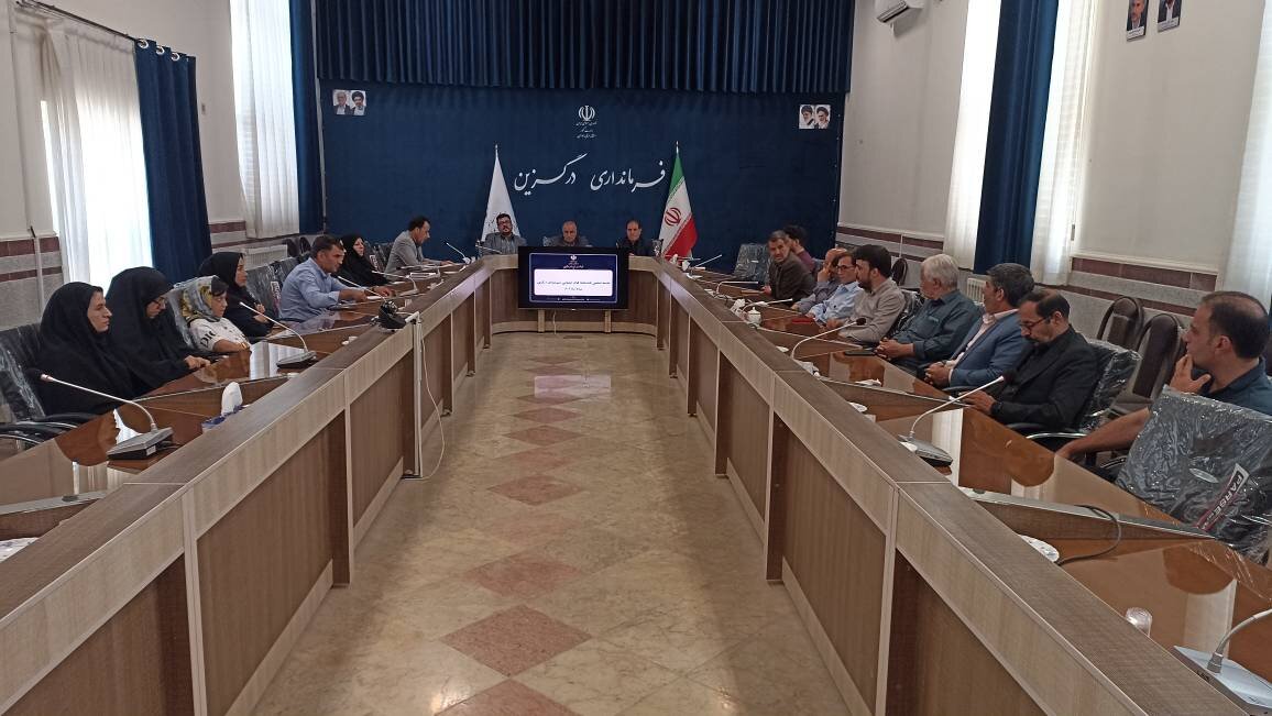 تکمیل کتابخانه استاندارد قروه درگزین را با جدیت دنبال میکنیم