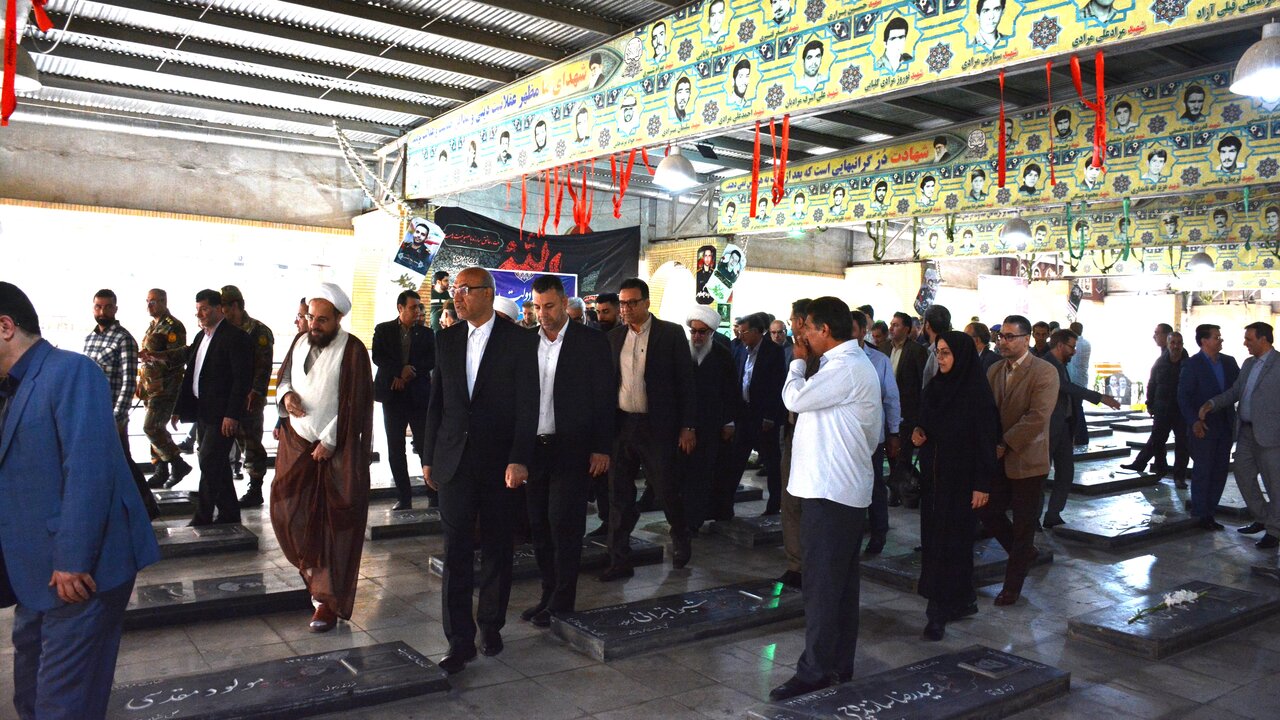 کارکنان کتابخانههای عمومی کرمانشاه با آرمانهای شهدا تجدید میثاق کردند