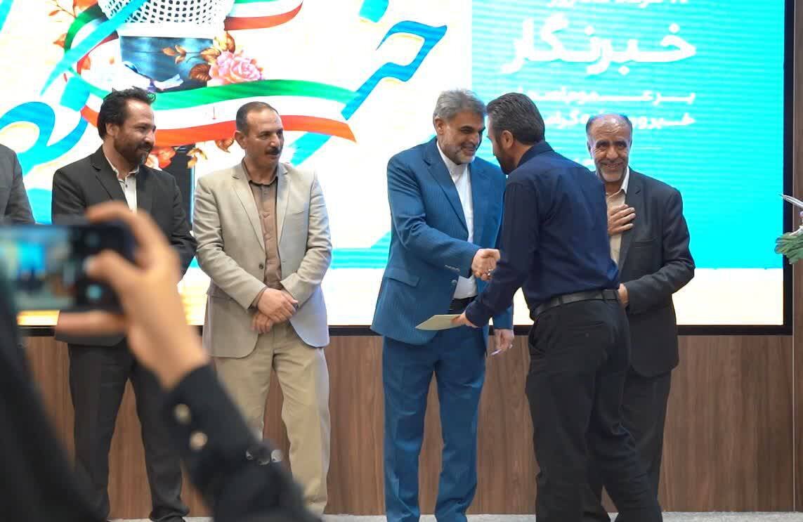 آیین تجلیل از خبرنگاران و فعالان روابطعمومی شهرستان بهار برگزار شد