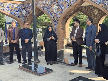 حضور سرپرست اداره‌کل کتابخانه‌های عمومی مازندران در آیین غبارروبی گلزار شهدای ساری