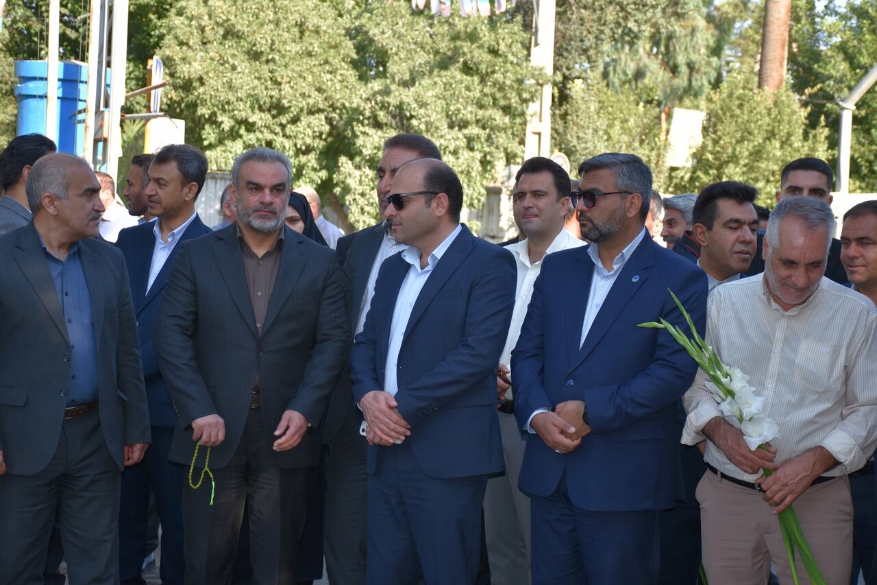 تجدید بیعت کارکنان کتابخانه‌های عمومی فارس با شهدا در آغاز هفته دولت