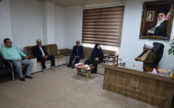 &nbsp;کتابخوانی، یادگار ماندگار رهبر شهید است