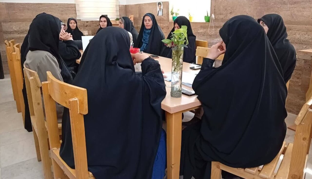 توسعه دانایی در کتابخانه‌های عمومی استان تهران با برنامه‌های کتاب محور