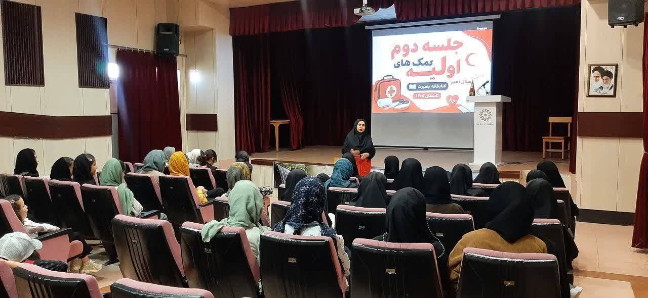 برگزاری دوره آموزش کمکهای اولیه در کتابخانه بصیرت نهاوند