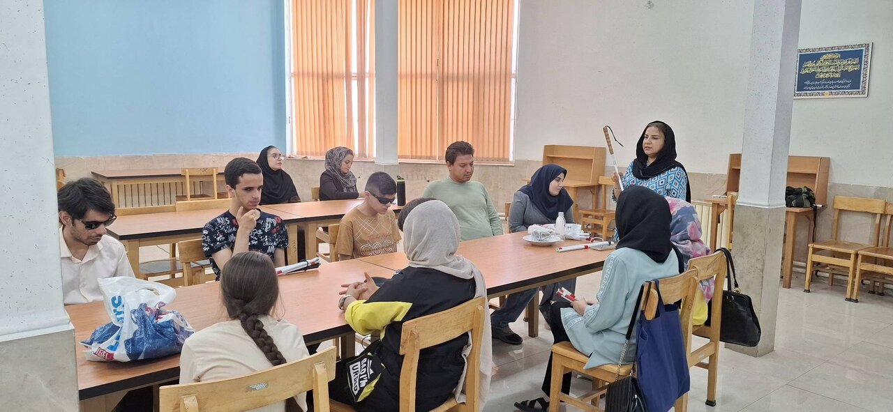برگزاری دومین جلسه کارگاه آموزشی «جهت‌یابی و تحرک» در کتابخانه شهید رجایی ملارد