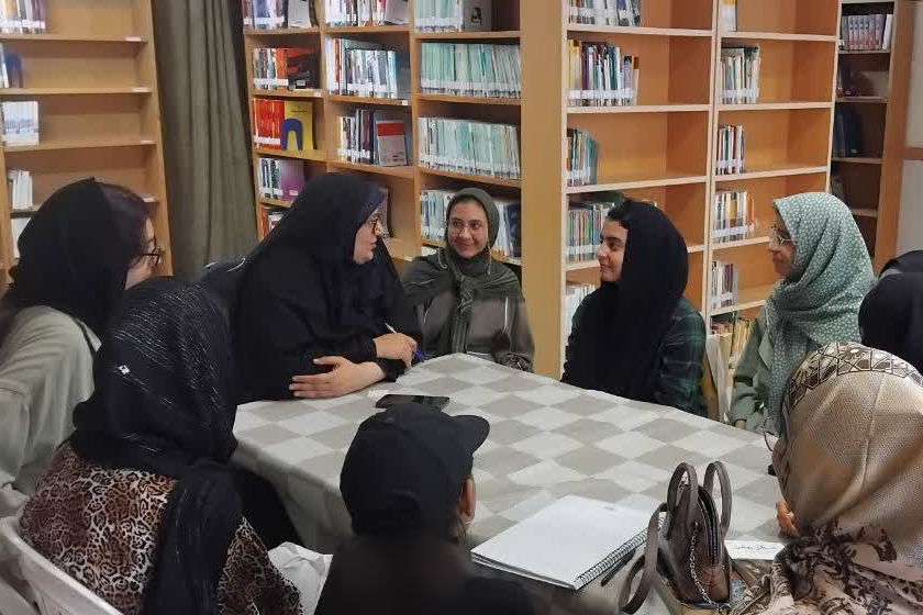 کتابخانه اشراق دلیجان؛ پاتوقی برای گفت‌وگو، اندیشه و خلاقیت