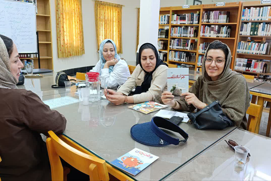 برگزاری برنامه ویژه مادران و کودکان در کتابخانه شهدای شازند