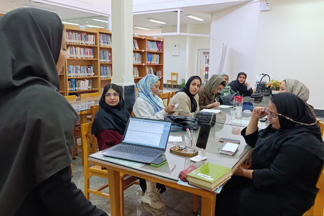 برگزاری برنامه‌ ویژه مادران و کودکان در کتابخانه شهدای شازند