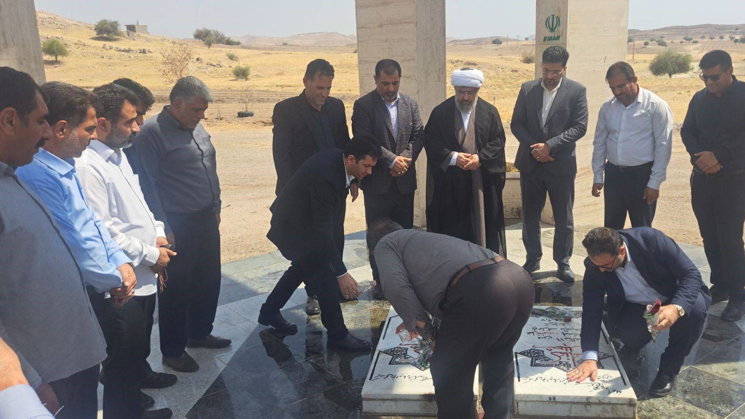 آیین غبارروبی و عطرافشانی گلزار شهدا در شهرستان لالی انجام شد