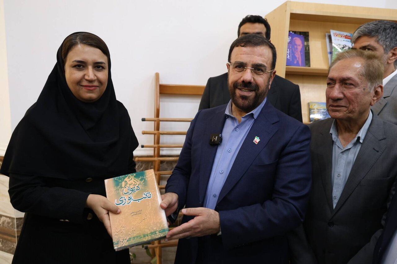 استاندار فارس عضو کتابخانه «اندیشه» پایتخت کتاب ایران شد