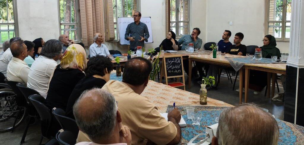 برگزاری اولین کارگاه شعر درمانی ورامین در کتابخانه ولیعصر (عج)