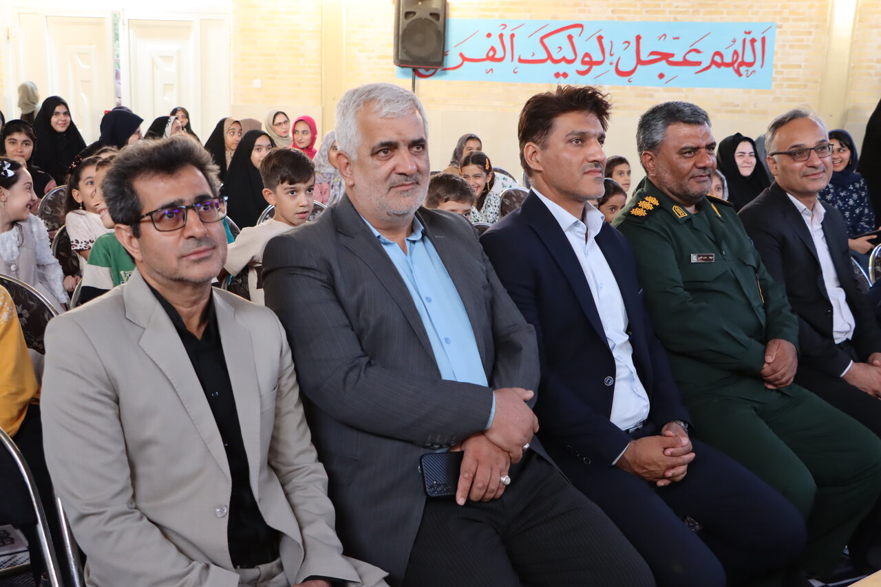 «لیگ کتاببازی» در روستای عصمتآباد مهریز به کار خود پایان داد