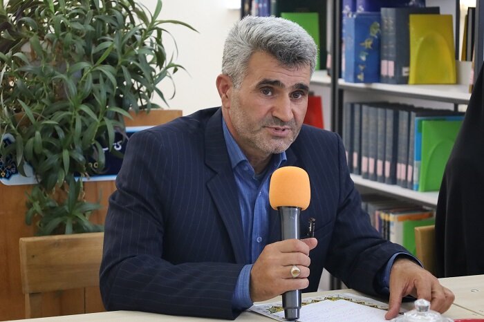 کتابخانه‌های عمومی، مکمل آموزش رسمی هستند