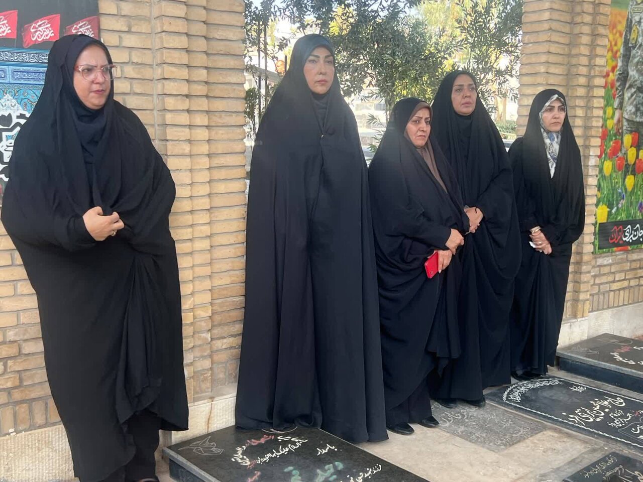 غبارروبی مزار شهدای شهرستان پاکدشت به‌مناسبت هفته دولت