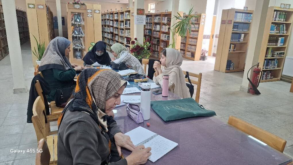 استمرار برنامههای فرهنگی و آموزشی در کتابخانه عمومی شهدای محراب