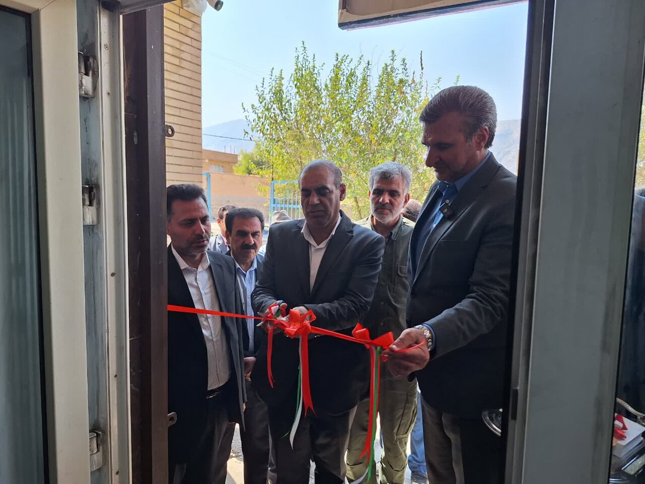 پیشخان خدمات کتابخانه‌ای شهید مومنی‌الوار روستای ارمو بازگشایی شد